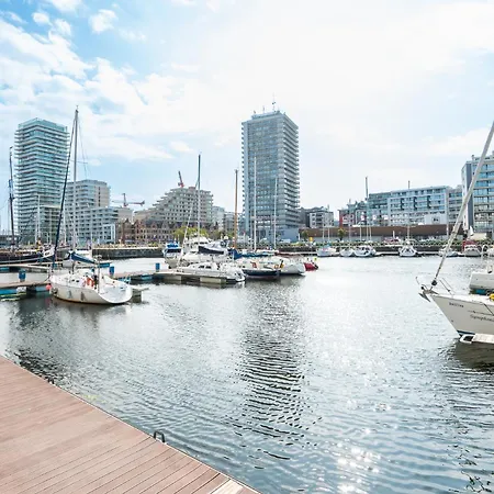 View Of The Yacht Port אוסטנדה